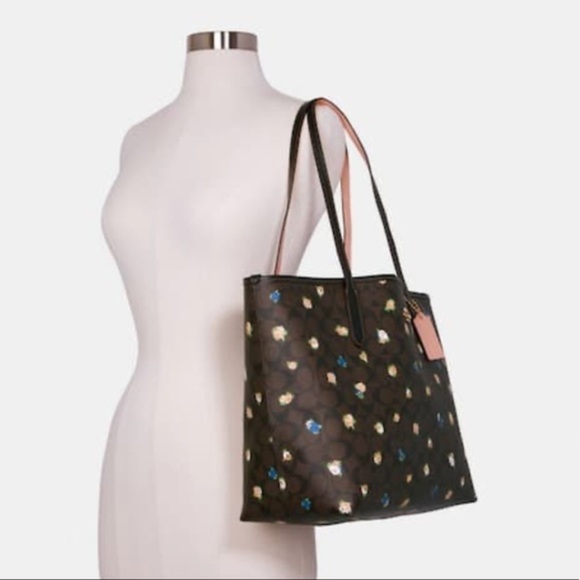 City Tote In Signature Canvas With Vintage Mini Rose Print - Picture 4 of 6